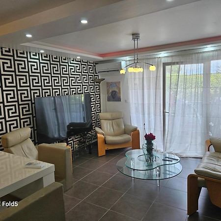 Via Center Bat A Apartment Frejus Bagian luar foto