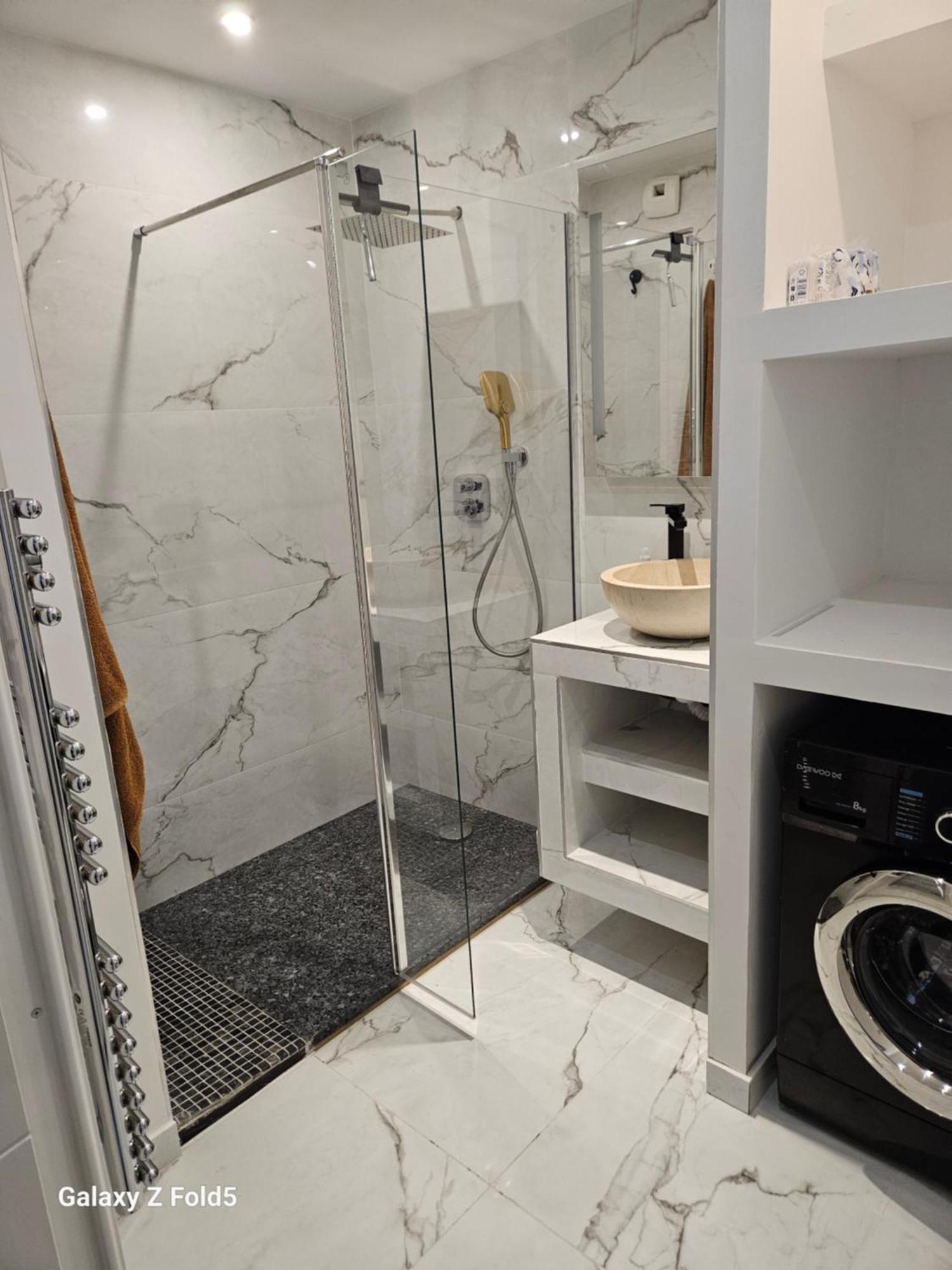 Via Center Bat A Apartment Frejus Bagian luar foto